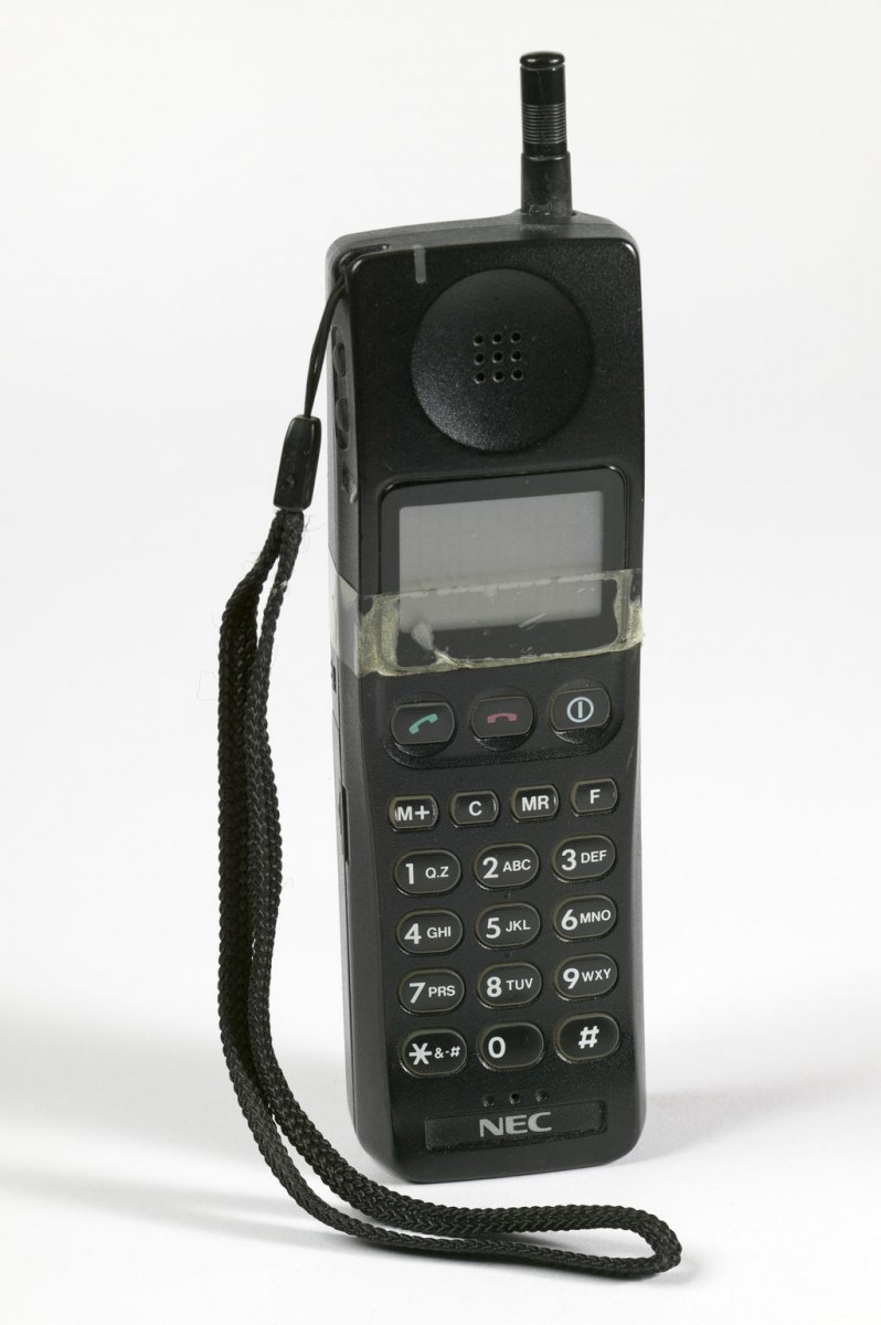 NEC Mobile Phone and Docking Station (mobile telephone)
